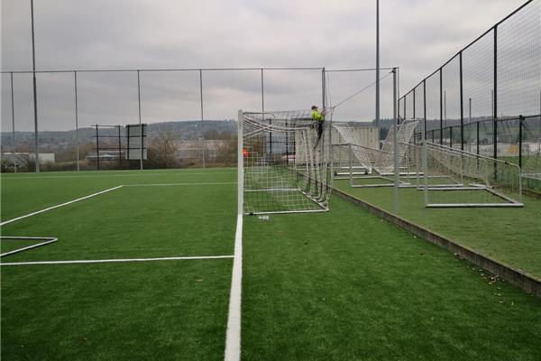 Rénovation terrain de football synthétique et éclairage Marloie - Sportinfrabouw NV